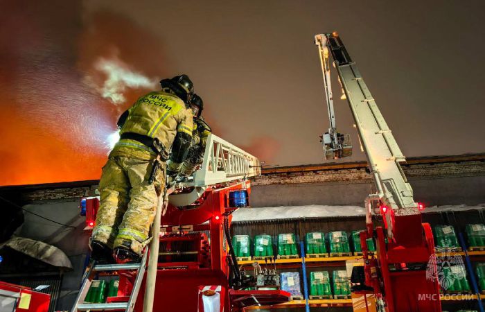 Открытое горение ликвидировано в производственном здании в Ижевске