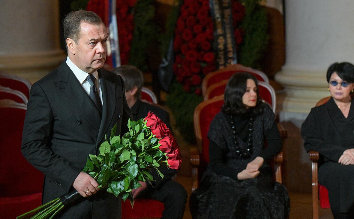 Путин, Медведев и Собянин простились с главой Верховного суда