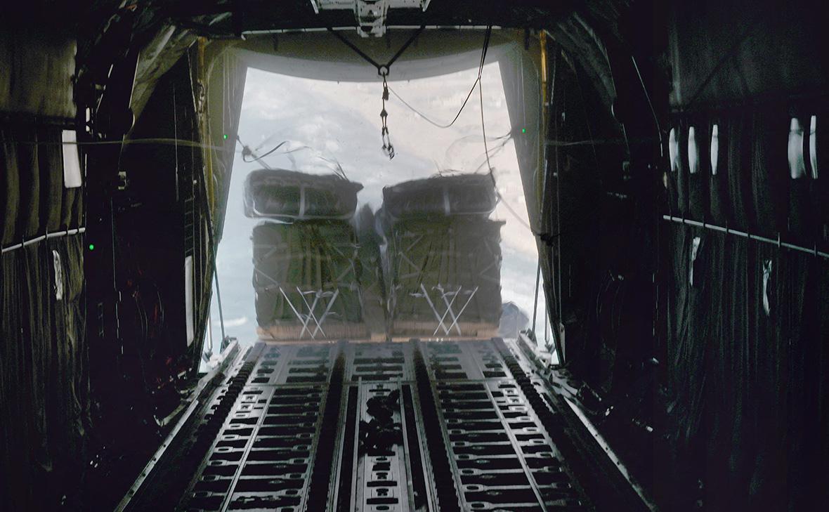 США впервые доставили помощь в Газу военными самолетами C-130 Hercules