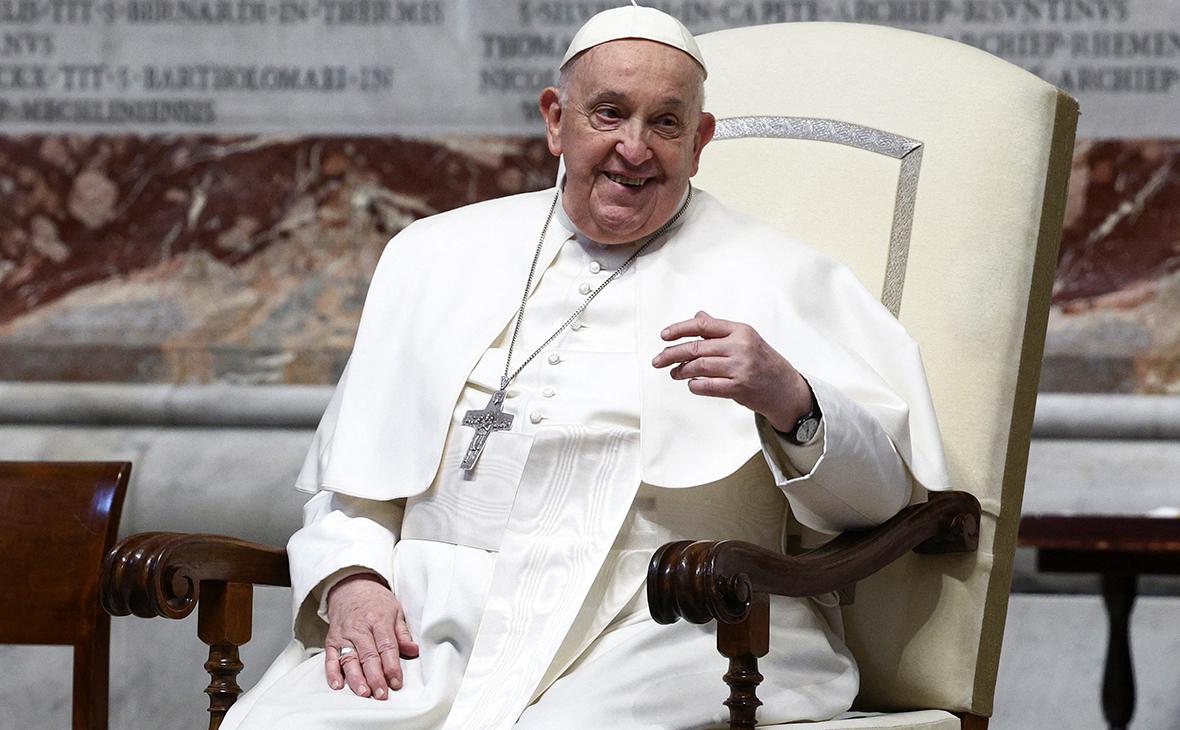 Папа римский, говоря об Украине, предложил «поднять белый флаг»