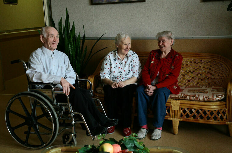Регионы получат 4,2 миллиарда рублей на обслуживание пенсионеров и инвалидов на дому