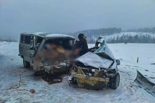 Четыре человека погибли в результате дорожной аварии в Якутии