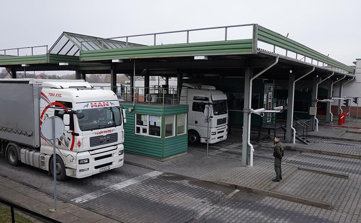 Таможня сообщила, что Литва прекратила пускать грузовики из Калининграда