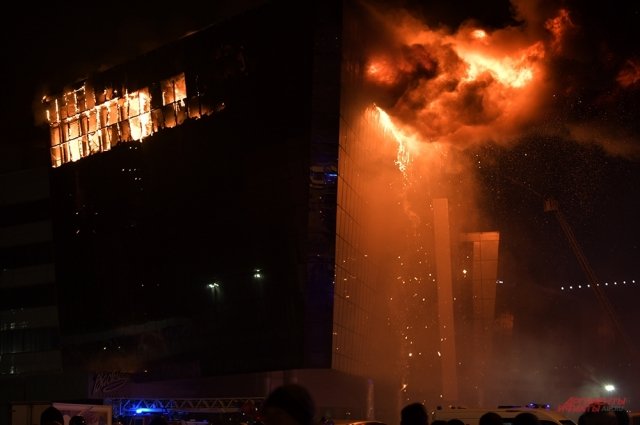 Корреспондент aif.ru рассказал о первых минутах после теракта в «Крокусе»