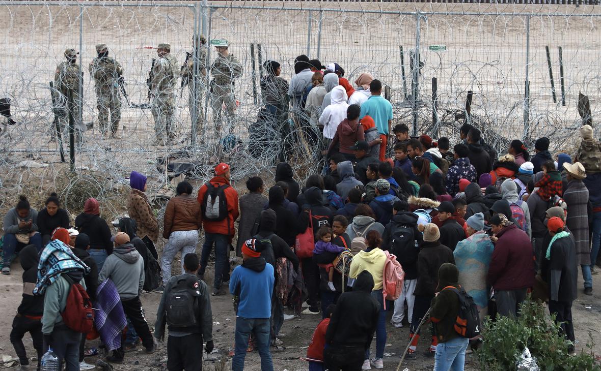 В США сообщили о задержании на границе почти 1 млн мигрантов за полгода