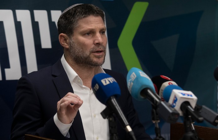 Глава Минфина Израиля призвал не идти на уступки ХАМАС в соглашении о заложниках