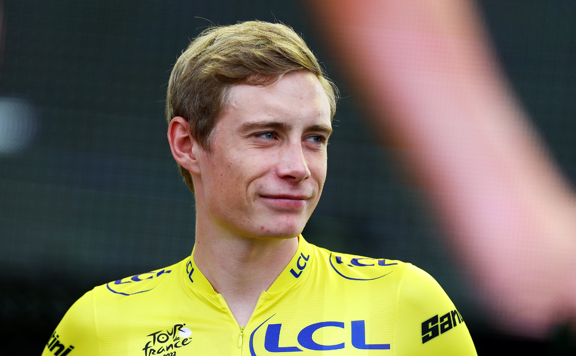 Двукратный чемпион «Тур де Франс» попал в больницу из-за массового завала