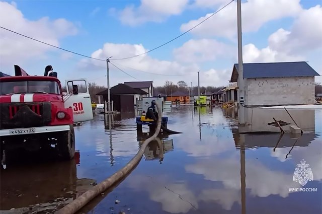 В Оренбургской области подтопило более 2,5 тыс. жилых домов