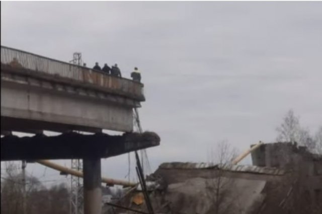 Момент обрушения Панинского моста в Смоленской области попал на видео