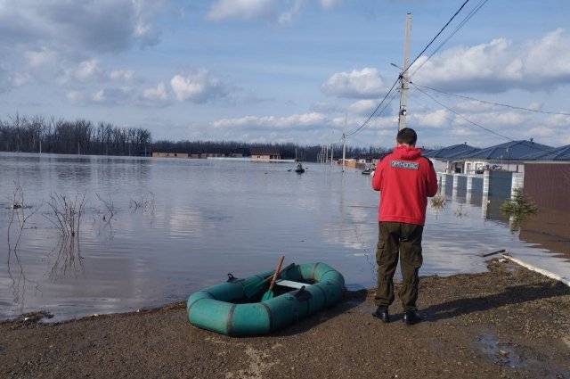 Уровень воды в реке Урал за ночь поднялся до критической отметки в 965 см