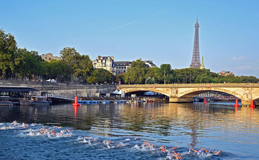 В Париже допустили отмену соревнований на ОИ из-за грязной воды в Сене