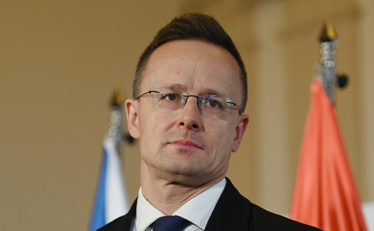 Глава МИД Венгрии назвал унизительным нейтральный статус россиян на ОИ