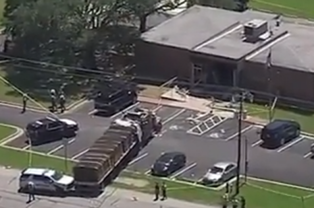 В Техасе мужчина угнал грузовик и протаранил правительственное здание