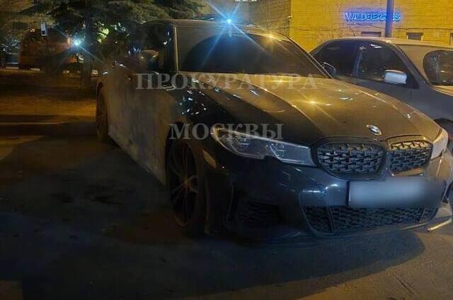 Найден автомобиль подозреваемого в убийстве мужчины из-за парковки в Москве