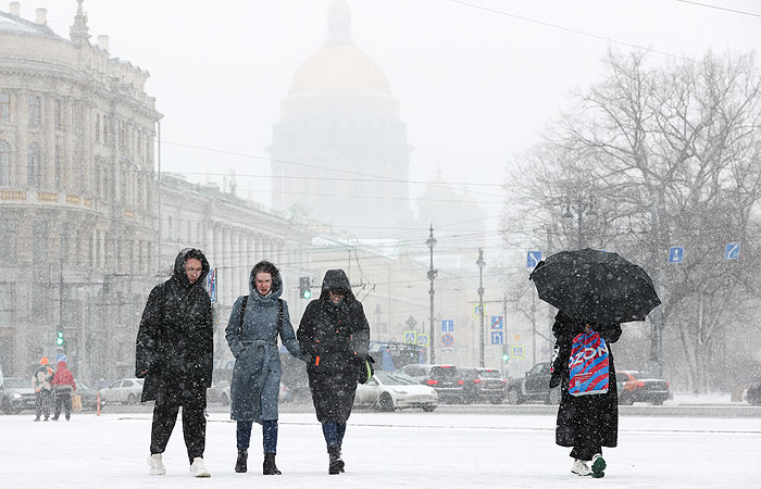 Более 10 см снега выпало в Петербурге к субботе