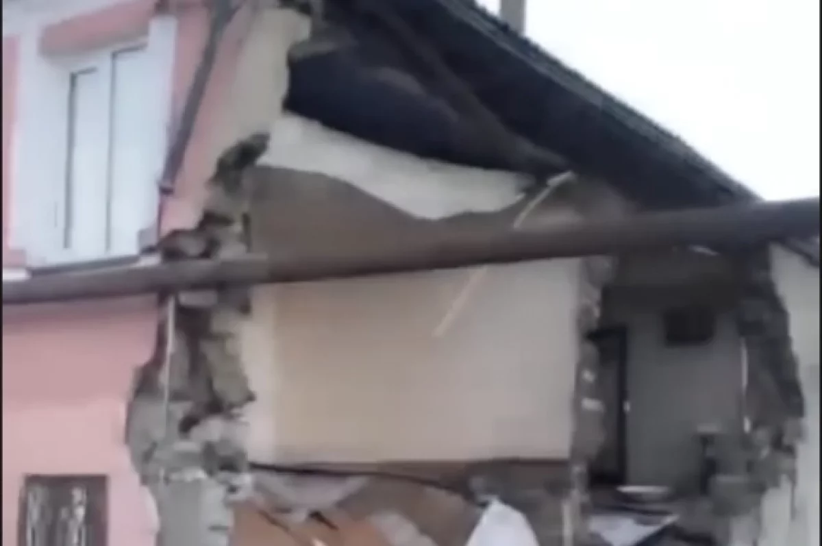 Baza: в Дагестане строители стнесли стену дома, в котором находился ребенок