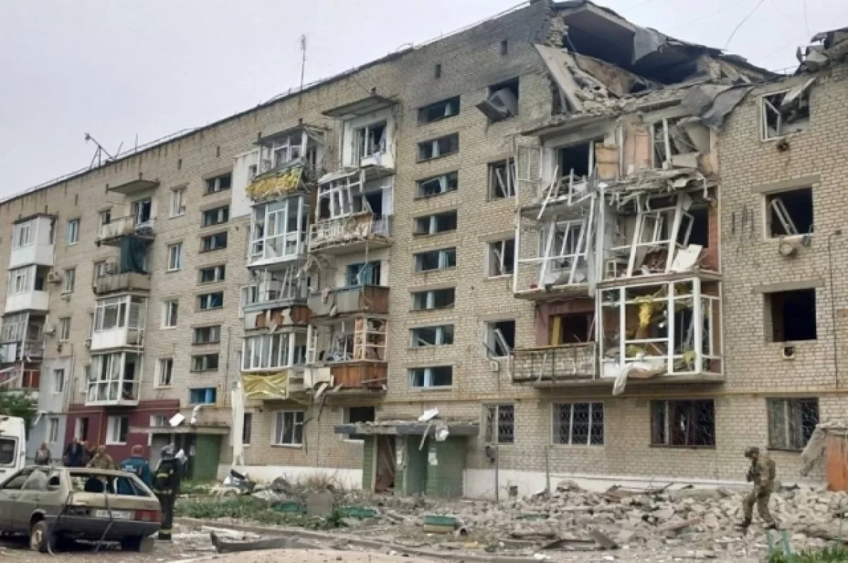 Три человека пострадали при обстреле ВСУ многоэтажки в Токмаке в Запорожье