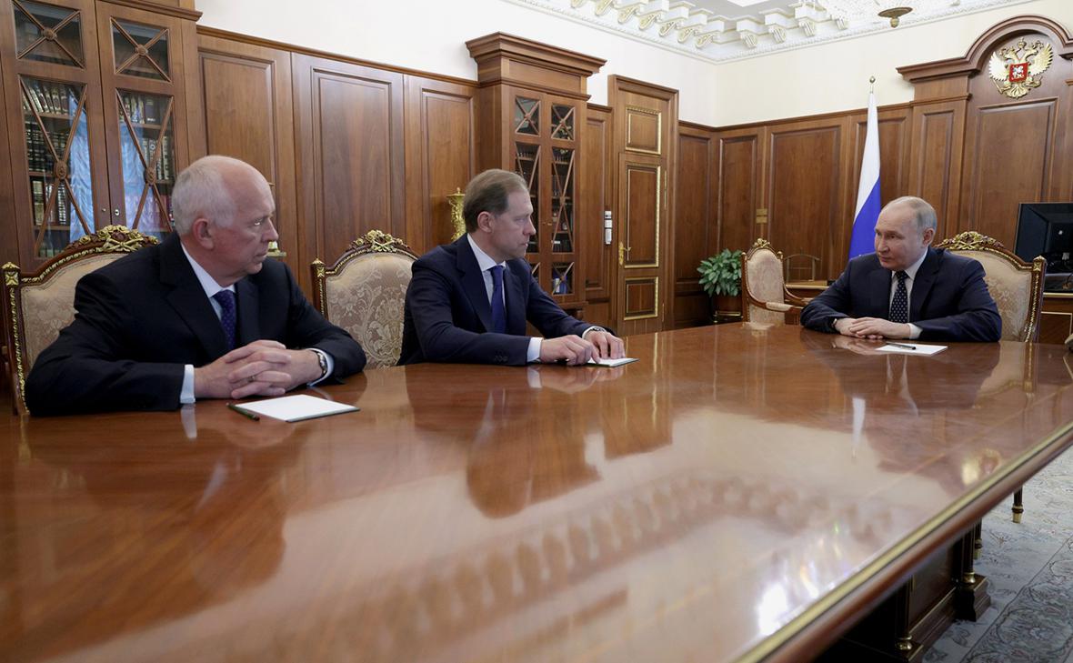 Путин встретился с Мантуровым и Чемезовым