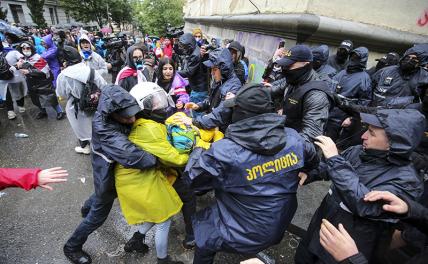 В Тбилиси назревает полноценная цветная революция, Москва пока наблюдает