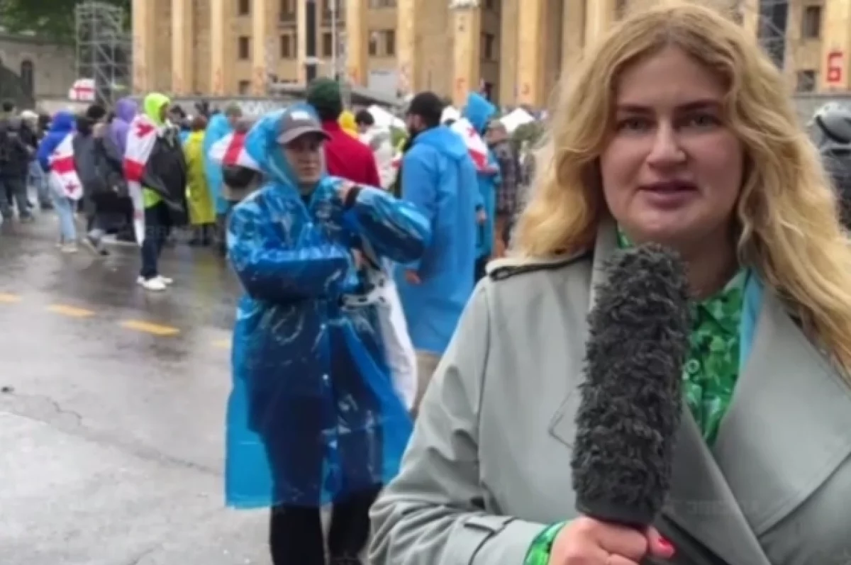 Участники митинга в Тбилиси напали на журналиста телеканала «Звезда»