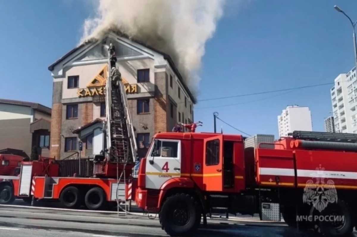 В Самаре загорелся ресторан на площади 300 кв. м