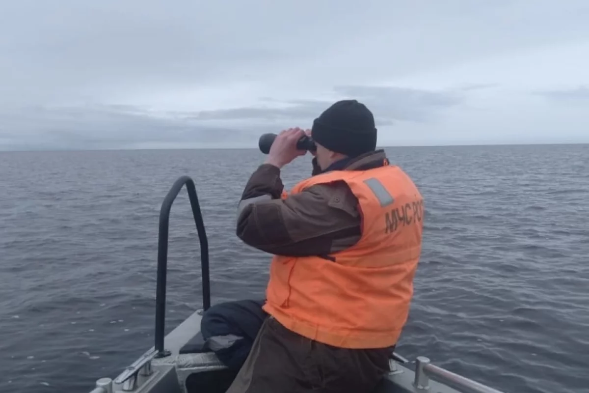 Несколько человек пропали в Каспийском море, катаясь на сапах в шторм