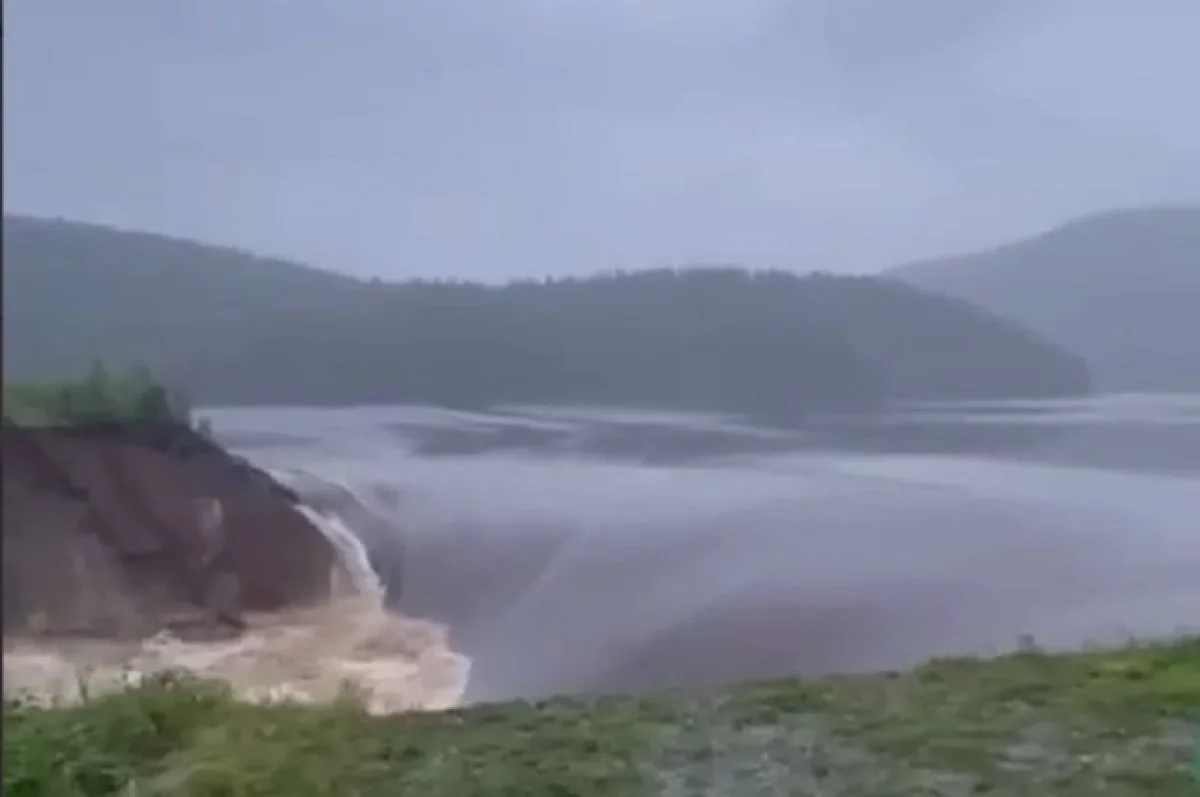 В Челябинской области прорвало дамбу на Киалимском водохранилище