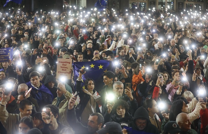 Митингующие в Тбилиси не желают говорить с представителями властей