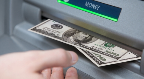 Снятие наличных может стать платным во всех банкоматах