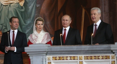 Путин поздравил православных и россиян с Пасхой