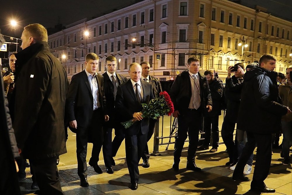 Кремль: Cпецслужбы изучат связь теракта в Петербурге с визитом президента