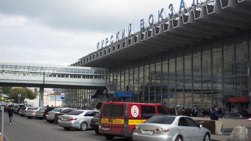 Курский вокзал в Москве эвакуируют из‑за огнетушителя, лежащего на путях