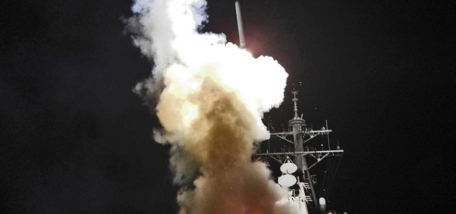 США нанесли ракетный удар по авиабазе ВВС Сирии