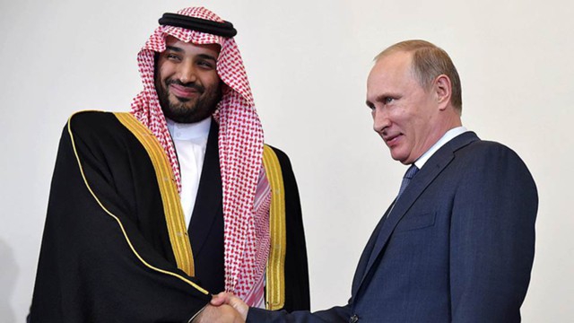 Путин: РФ и Саудовская Аравия помогли рынку нефти
