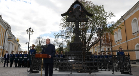Путин открыл в Кремле крест в память о великом князе Сергее Александровиче