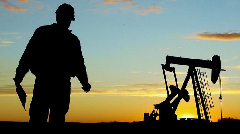 Кувейт присоединился к инициативе Саудовской Аравии и России продлить соглашения о сокращении добычи нефти на 2018 год