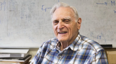 94-летний создатель литий-ионной батареи разработал еще более мощный тип аккумулятора