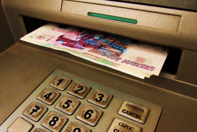 Банки накажут за прием фальшивых денег банкоматами