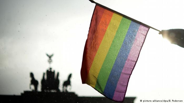 В Германии спешно узаконивают однополые браки