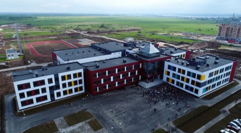 В Великом Новгороде состоялось торжественное открытие новой школы на 1350 учеников