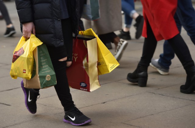 Розничные продажи в Британии выросли больше прогноза