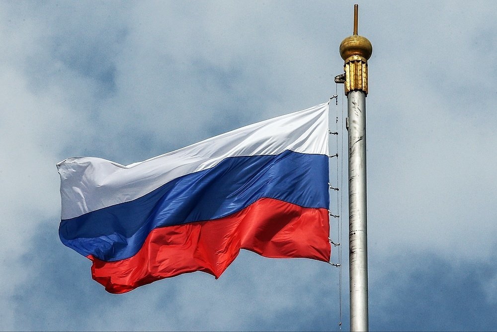 Опрос: При виде триколора россиян переполняет гордость за страну