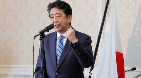 Премьер Японии объяснил роспуск парламента угрозой со стороны КНДР