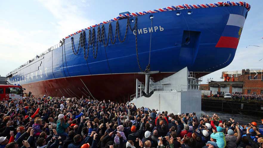 Самый мощный ледокол в мире спустили на воду в Петербурге