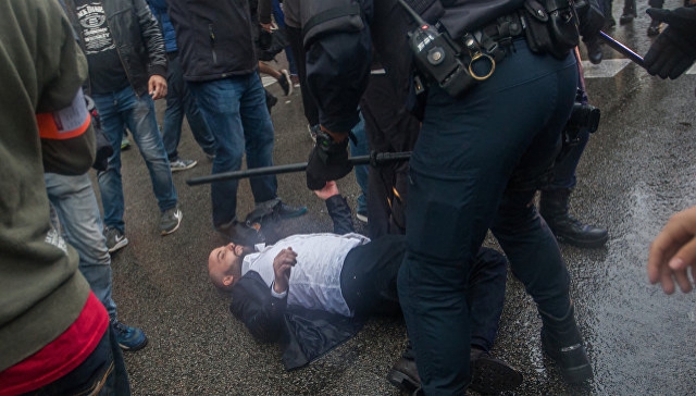 В Кремле прокомментировали действия полиции на референдуме в Каталонии