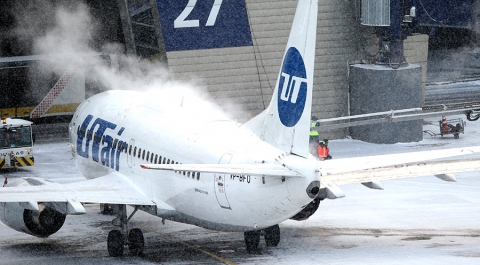 Около 30 рейсов задержано в московских аэропортах из-за снегопада