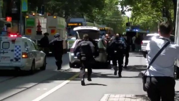 В Мельбурне у задержанного по делу о наезде на пешеходов нашли сумку с ножами