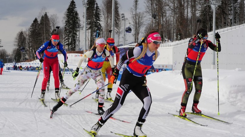 Биатлонисты из России заняли 8 место в эстафете на этапе Кубка мира