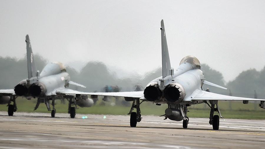 Британские истребители подняли для перехвата самолетов РФ