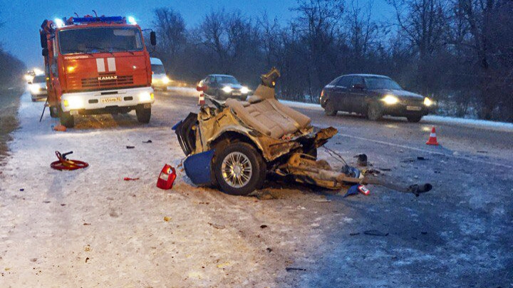 Жуткое ДТП в Крыму: иномарку разорвало на части, три человека погибли